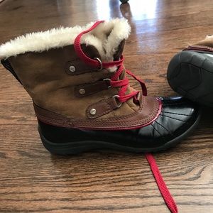 Snow boots